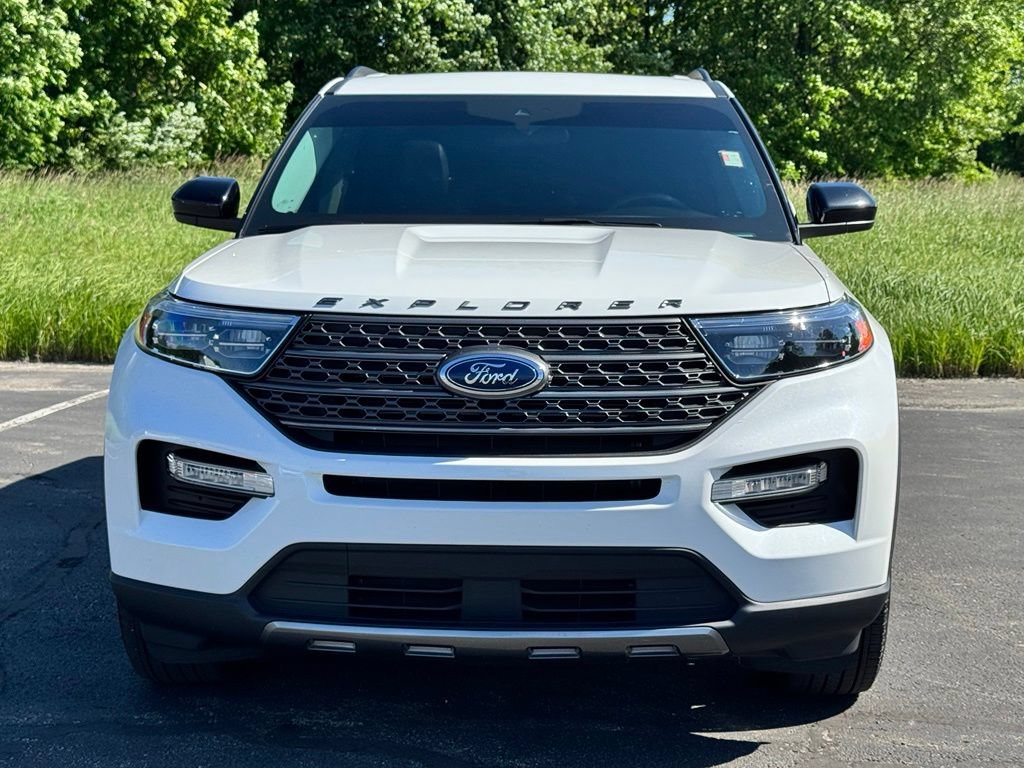 Certified 2023 Ford Explorer XLT w/ Equipment Group 202A AWD/4WD image 3