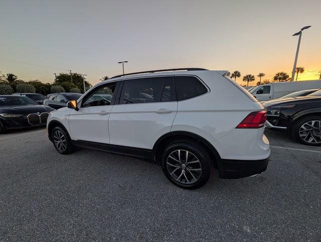 Used 2019 Volkswagen Tiguan SE w/ Panoramic Sunroof Package image 2