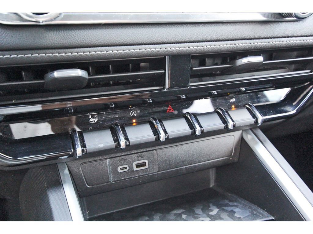 Used 2023 Chevrolet Colorado LT image 22