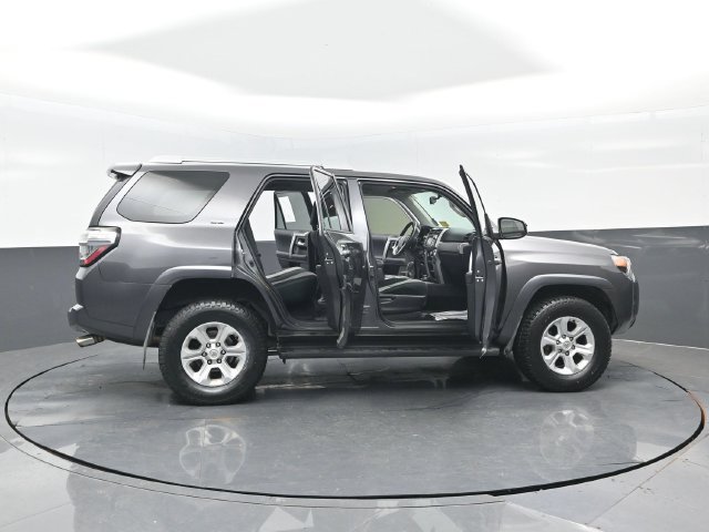 Used 2018 Toyota 4Runner SR5 AWD/4WD image 29
