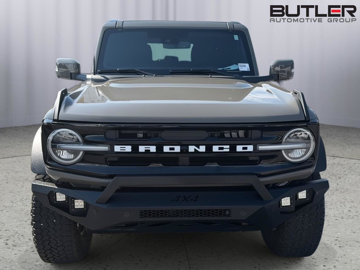 Certified 2025 Ford Bronco Outer Banks w/ Sasquatch Package AWD/4WD image 9