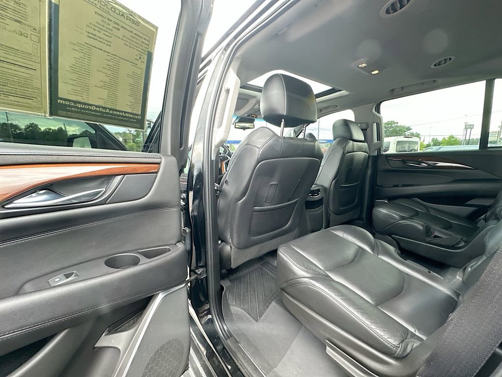 Used 2019 Cadillac Escalade Luxury RWD image 17