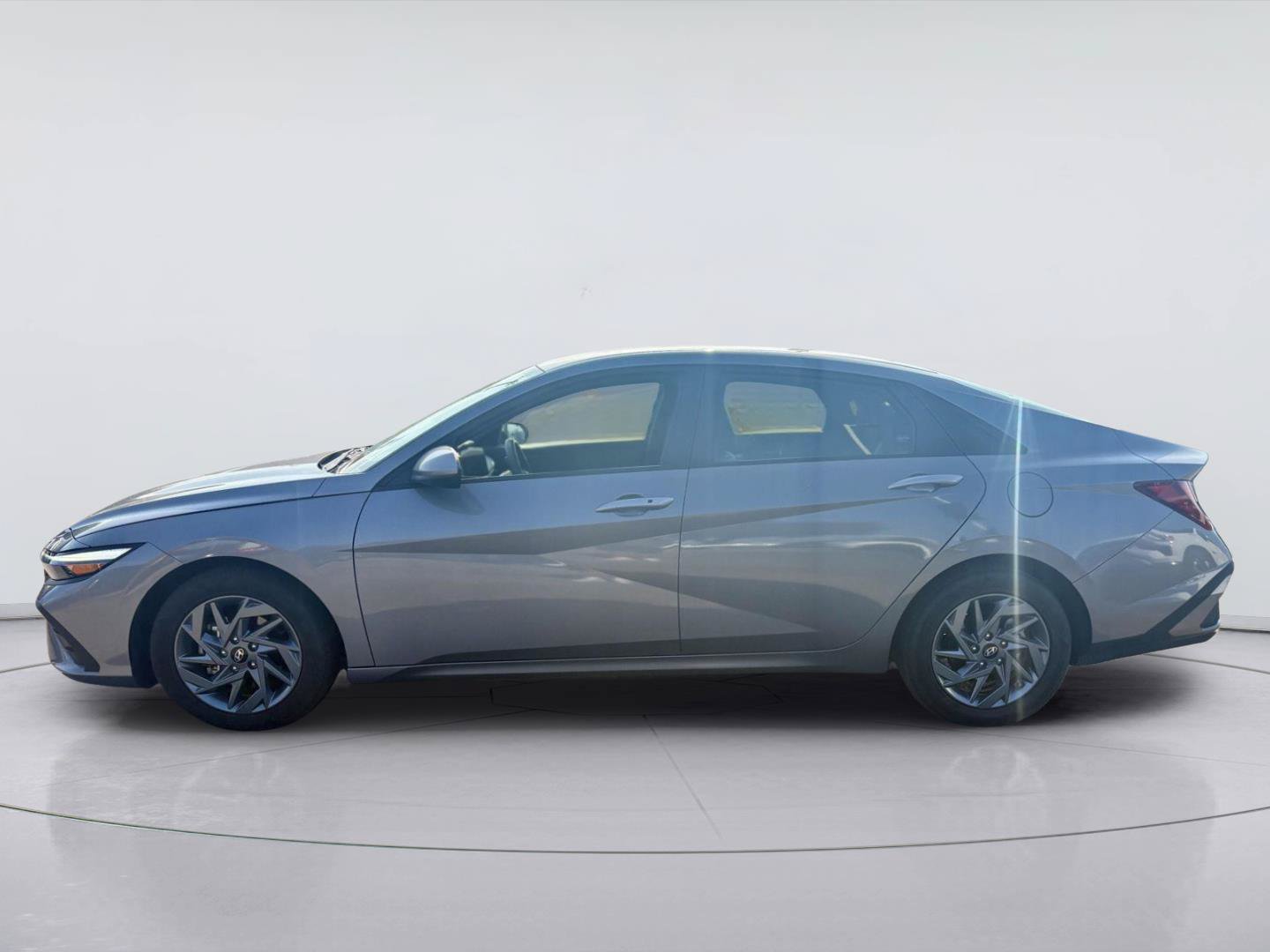 Used 2024 Hyundai Elantra SEL FWD image 8