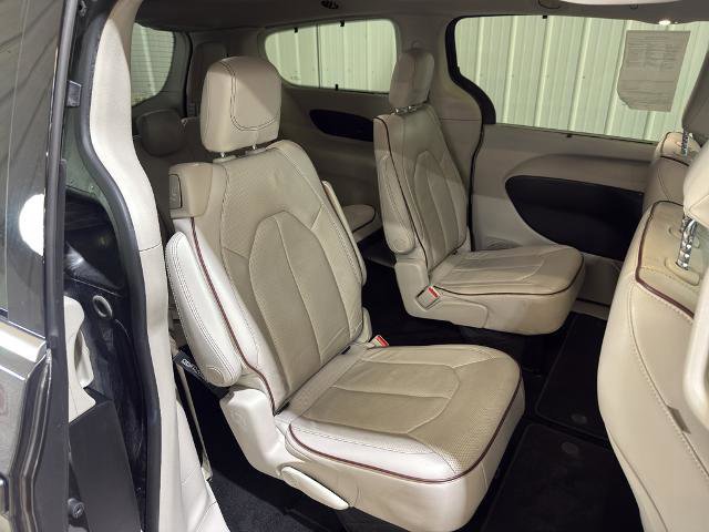 Used 2019 Chrysler Pacifica Limited image 33