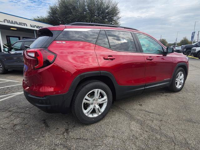 Used 2022 GMC Terrain SLE w/ Driver Convenience Package image 3