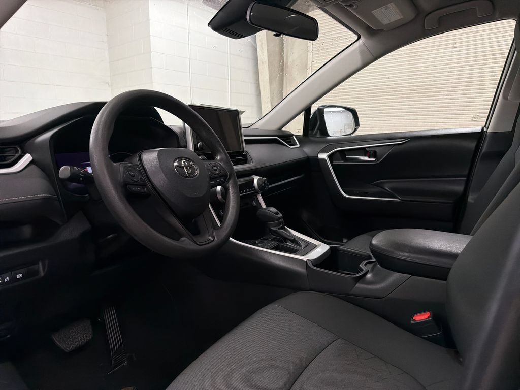 Used 2024 Toyota RAV4 XLE FWD image 7