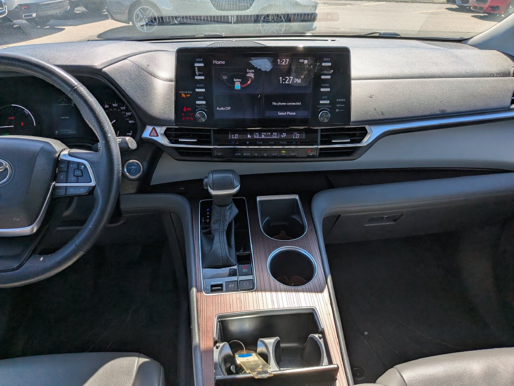 Used 2022 Toyota Sienna XLE FWD image 16