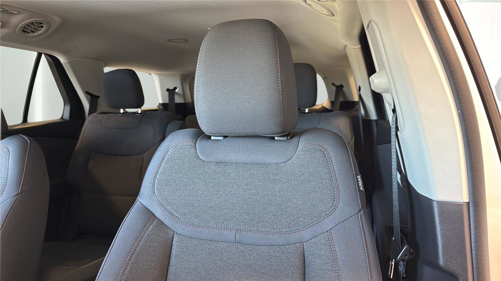 Certified 2025 Ford Explorer Active AWD/4WD image 23