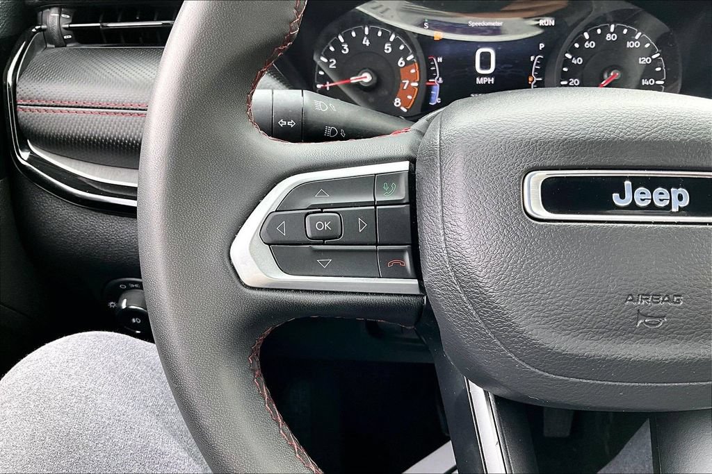 Used 2025 Jeep Compass Trailhawk AWD/4WD image 17