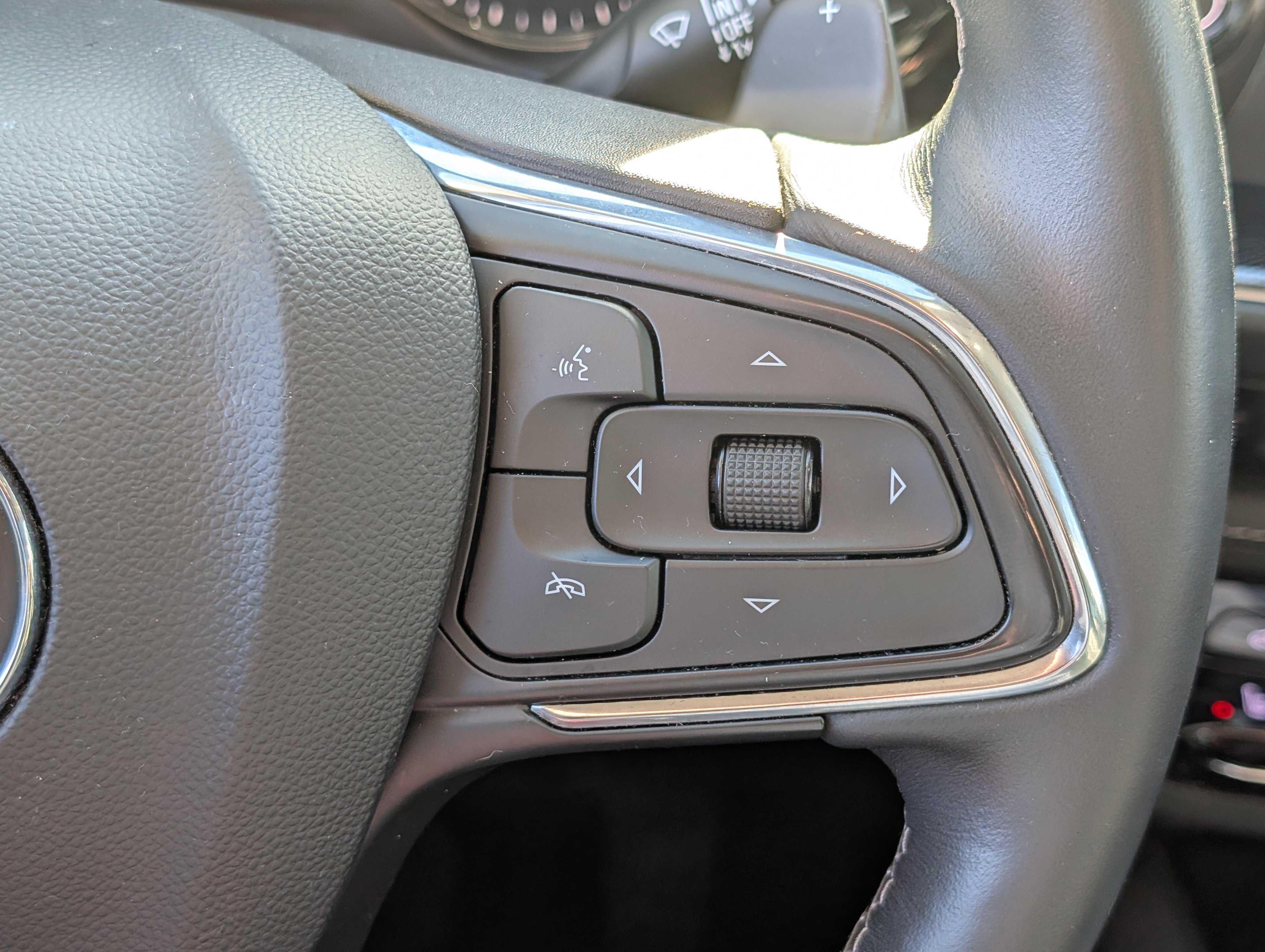 Used 2022 Buick Envision Essence w/ Technology Package I image 24