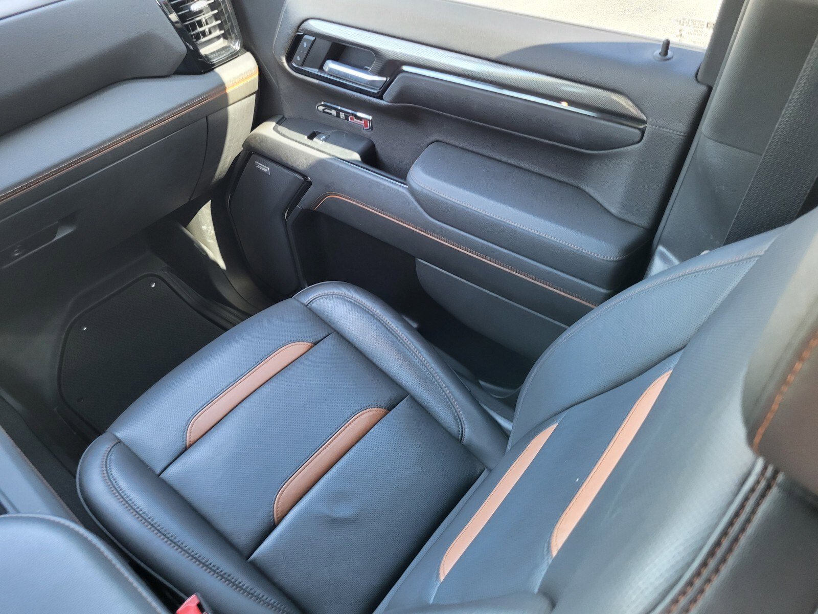 Used 2022 GMC Sierra 1500 AT4 w/ AT4 Premium Package image 17