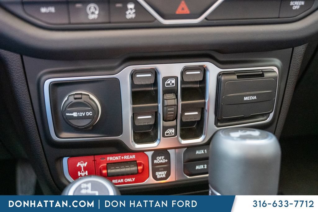Used 2025 Jeep Wrangler Unlimited Rubicon w/ Convenience Group AWD/4WD image 11