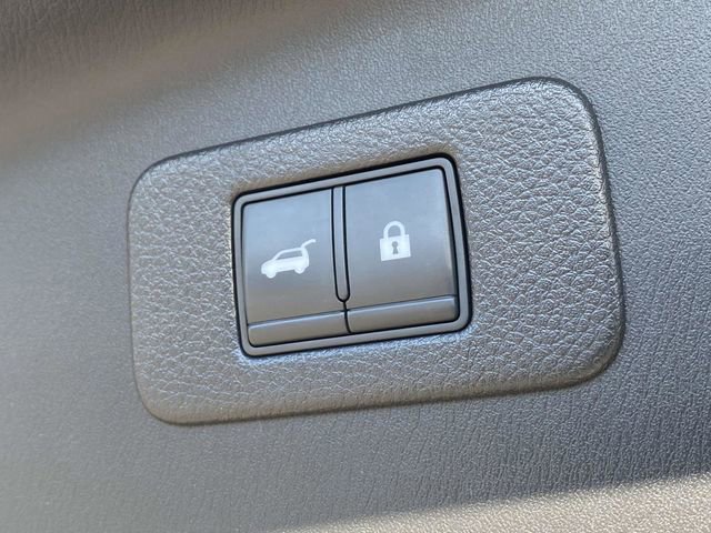 Used 2022 Nissan Armada SL w/ Captain's Chairs Package image 15