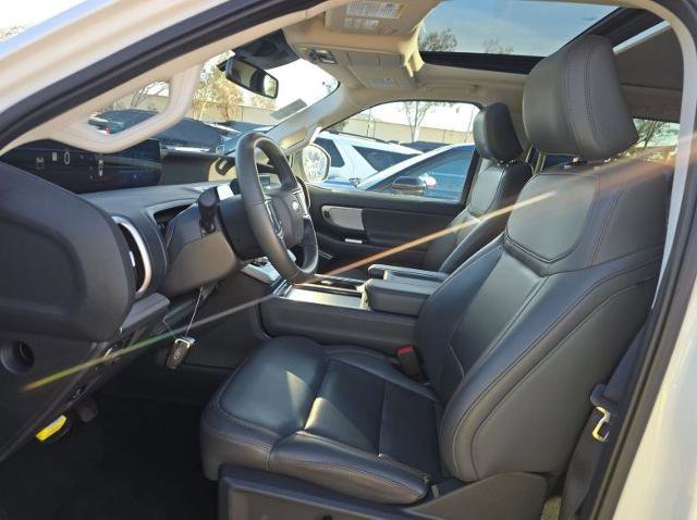 Certified 2025 Ford Expedition Active image 6