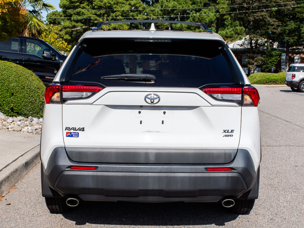 Used 2021 Toyota RAV4 XLE w/ Convenience Package AWD/4WD image 4