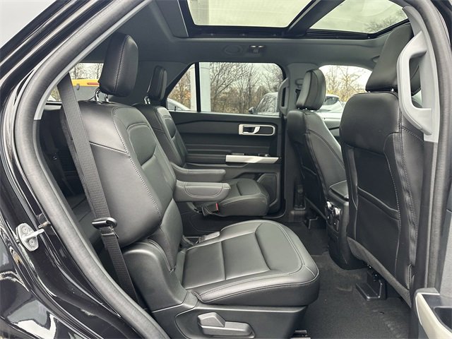 Certified 2022 Ford Explorer XLT w/ Equipment Group 202A image 37
