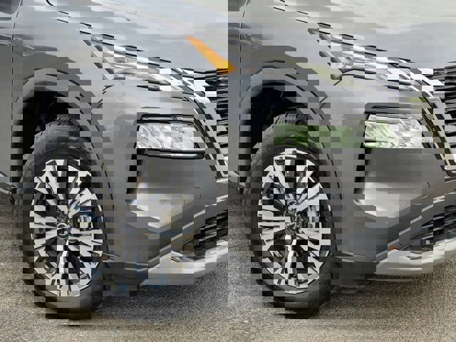 Used 2022 Nissan Rogue SV image 9