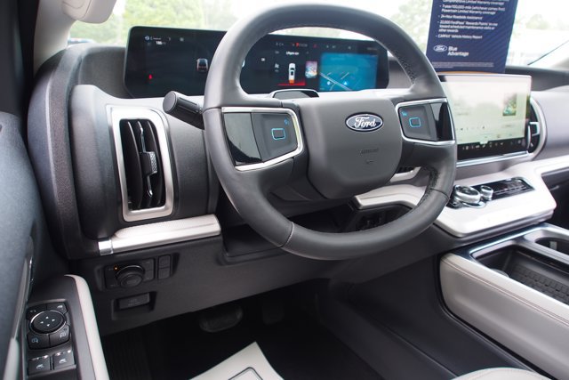 Certified 2025 Ford Expedition Active AWD/4WD image 21