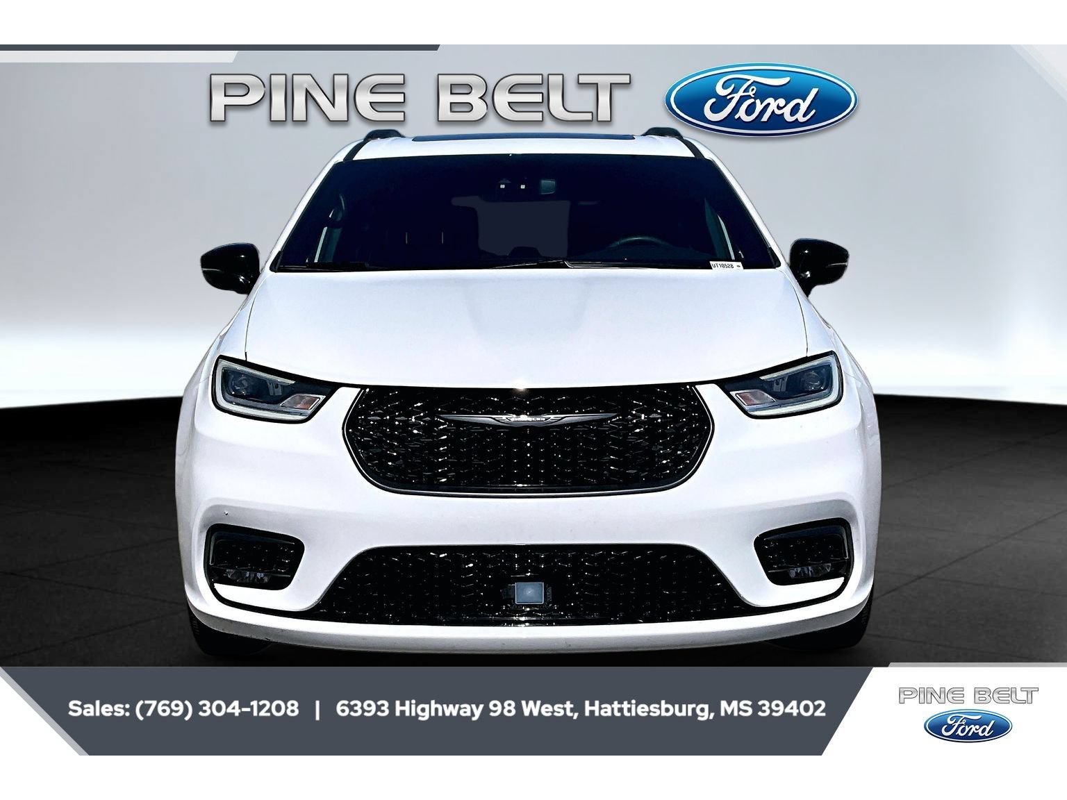 Used 2025 Chrysler Pacifica Limited FWD image 3