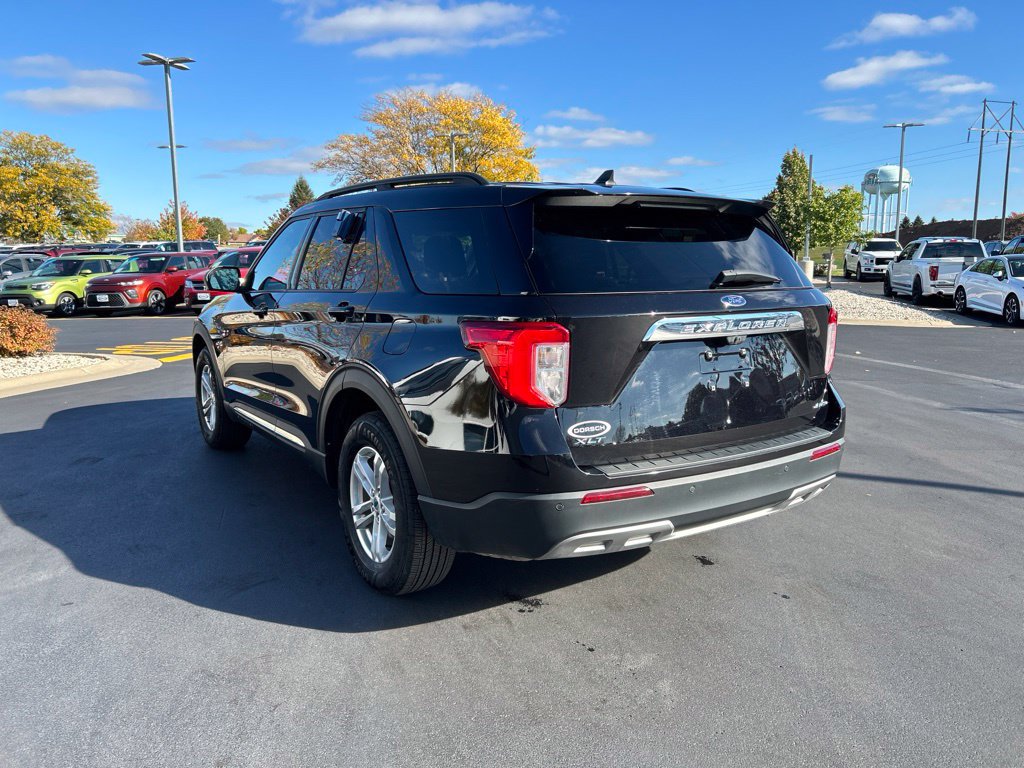 Certified 2022 Ford Explorer XLT w/ Equipment Group 202A AWD/4WD image 8