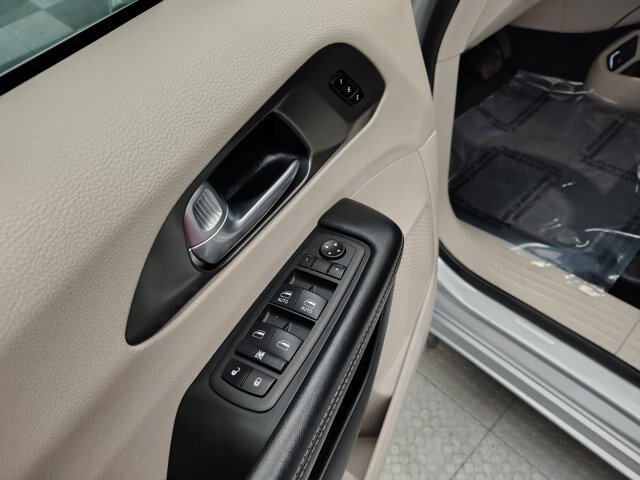 Used 2024 Chrysler Pacifica Touring-L FWD image 21