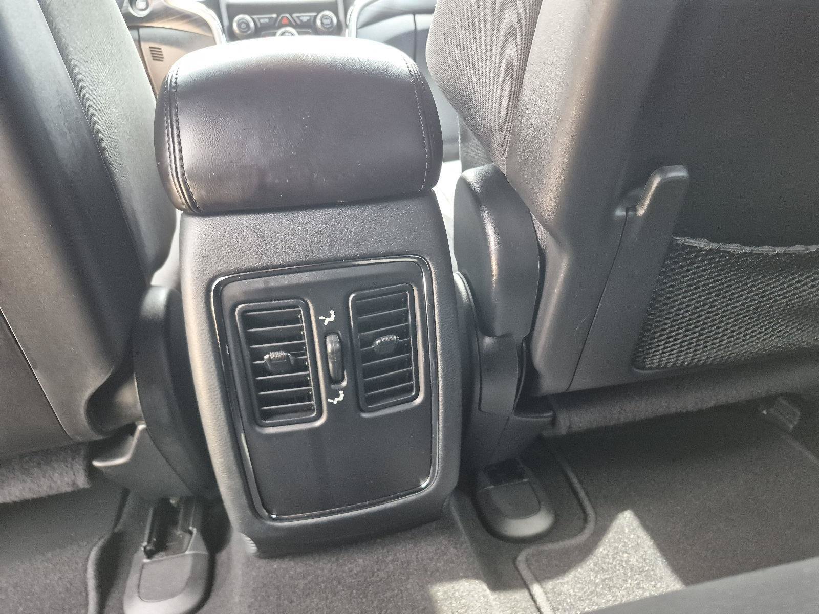 Used 2019 Jeep Grand Cherokee Laredo AWD/4WD image 7