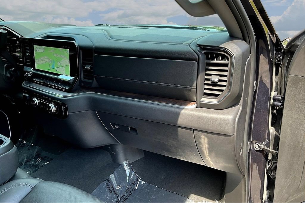 Used 2025 GMC Sierra 1500 SLT AWD/4WD image 29
