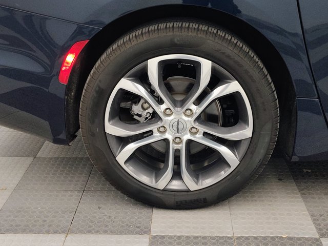 Used 2024 Chrysler Pacifica Pinnacle FWD image 14