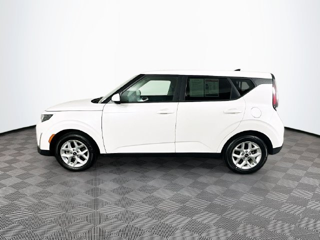 Used 2025 Kia Soul LX w/ LX Technology Package FWD image 8