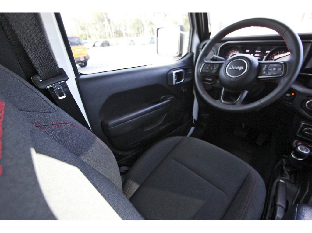 Used 2024 Jeep Gladiator Rubicon AWD/4WD image 11