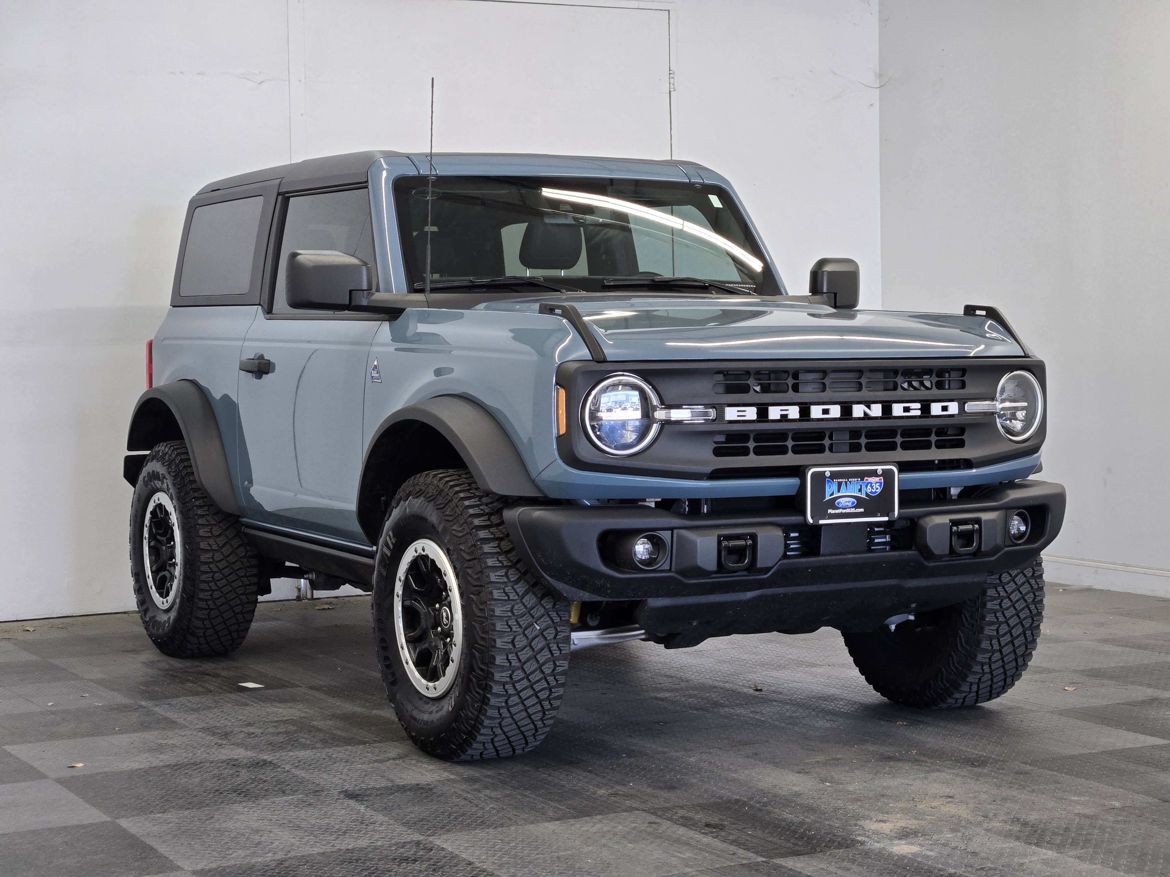 Certified 2023 Ford Bronco Black Diamond w/ Sasquatch Package image 2
