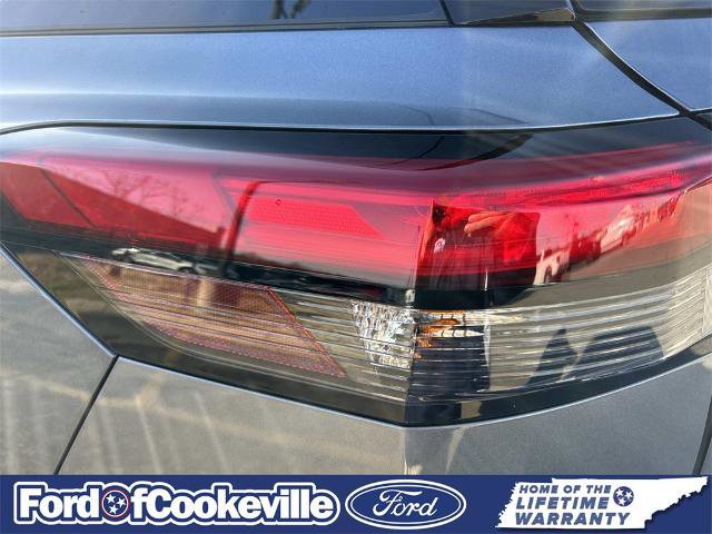 Used 2025 Nissan Pathfinder SL w/ Black Appearance Package image 11