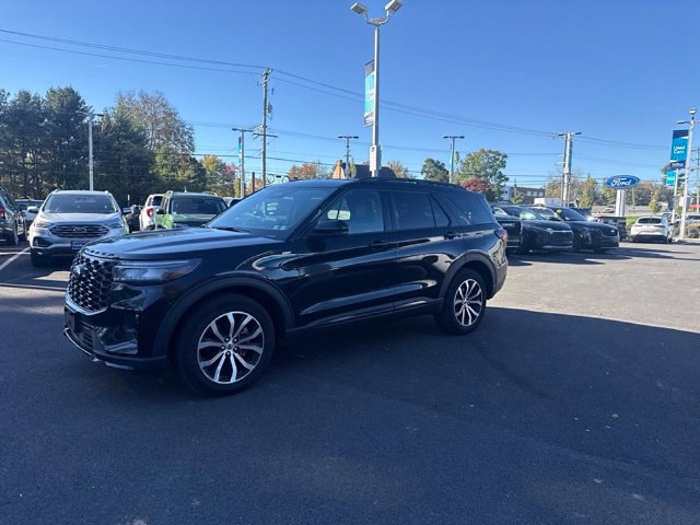 Certified 2025 Ford Explorer ST-Line AWD/4WD image 3