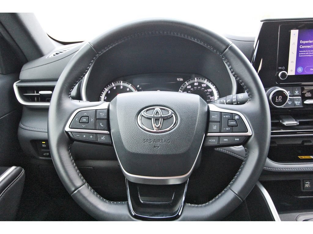 Used 2024 Toyota Highlander XSE FWD image 15