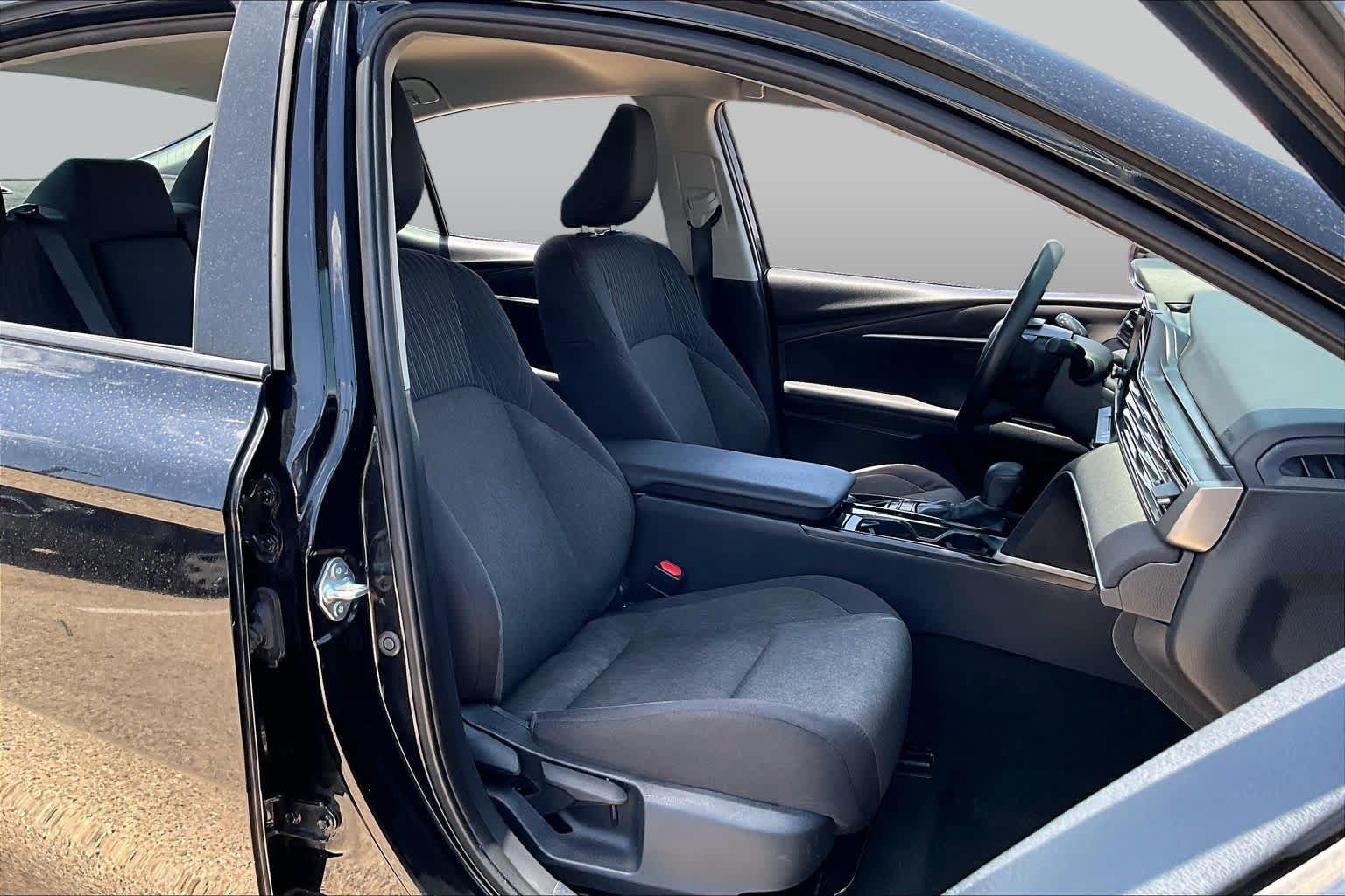 Used 2025 Toyota Camry LE FWD image 9
