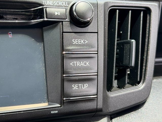 Used 2018 Toyota RAV4 LE FWD image 36