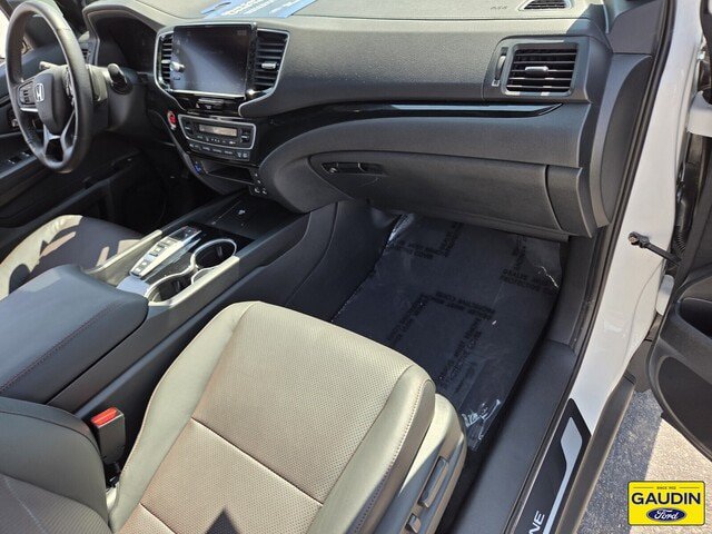 Used 2025 Honda Ridgeline Black Edition image 17