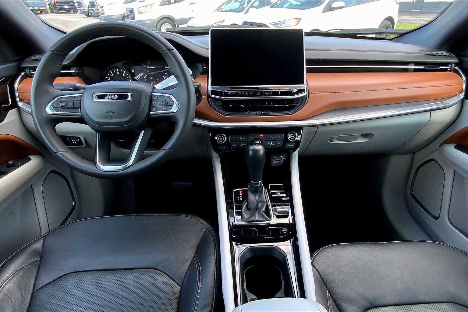 Used 2023 Jeep Compass Limited image 15