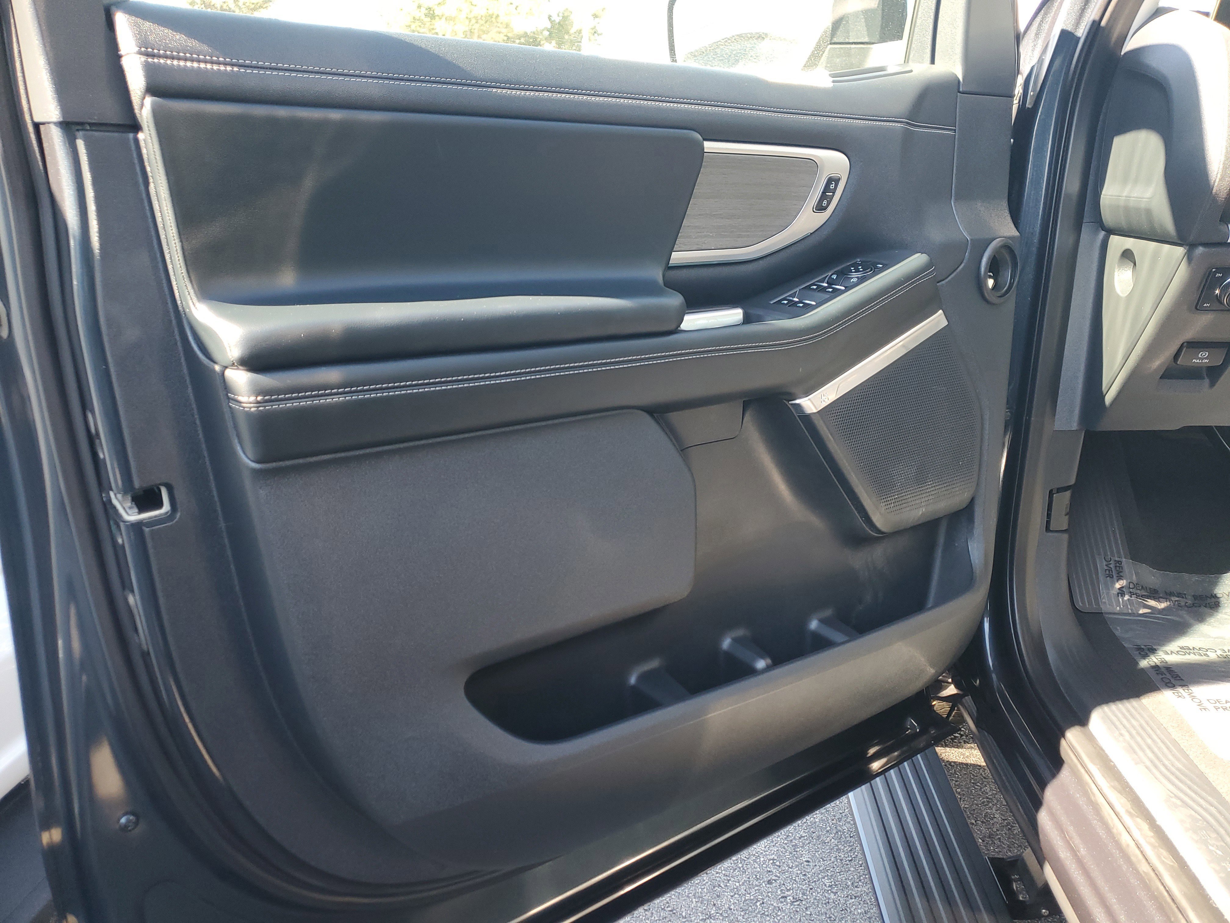 Certified 2025 Ford Expedition Platinum image 21