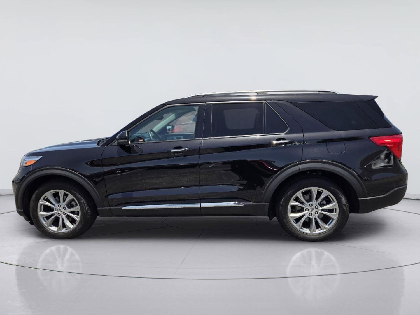 Certified 2022 Ford Explorer Limited w/ Equipment Group 301A RWD image 3