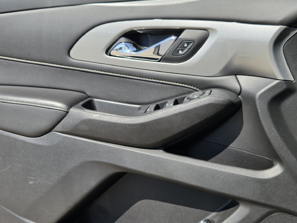 Used 2022 Chevrolet Traverse LT FWD image 22