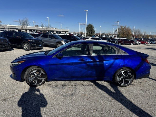 Used 2023 Hyundai Elantra Limited w/ Cargo Package image 2