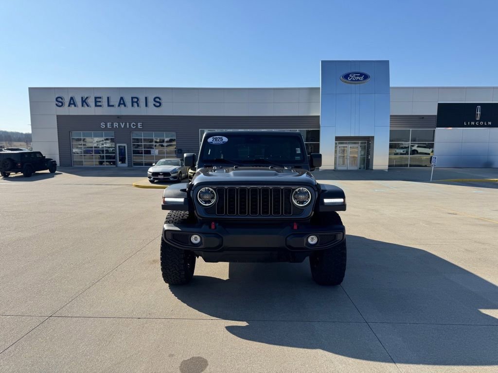 Used 2025 Jeep Wrangler Unlimited Rubicon AWD/4WD image 2