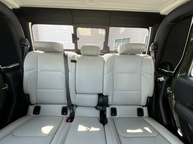 Used 2022 Jeep Gladiator Mojave w/ Cold Weather Group AWD/4WD image 22