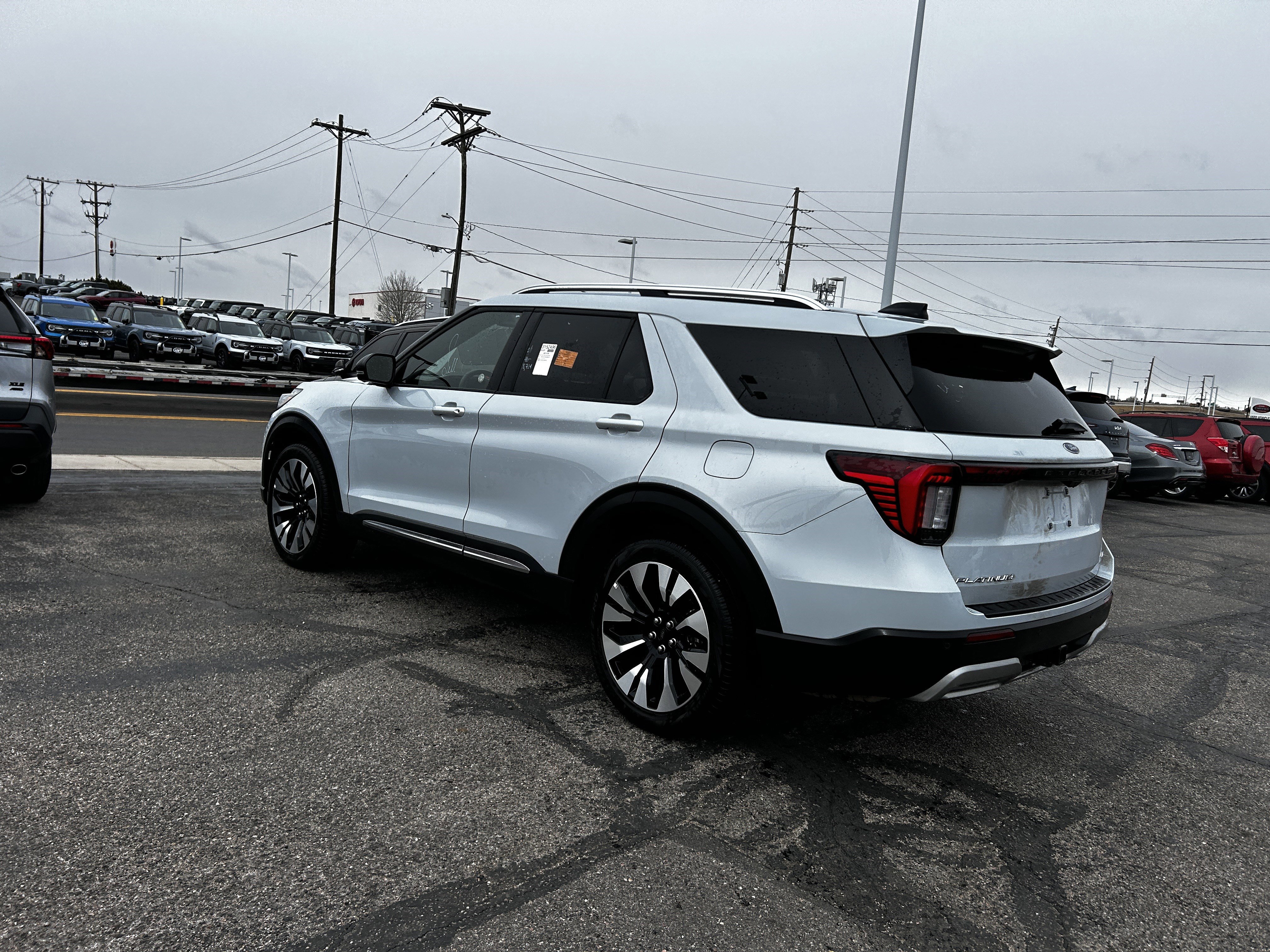 Certified 2025 Ford Explorer Platinum w/ LUX Leather Package image 9