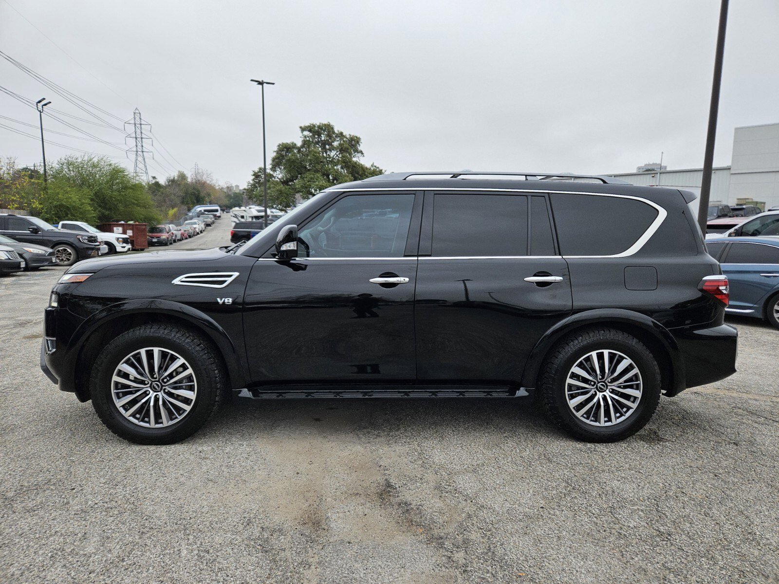 Used 2022 Nissan Armada SL w/ Captain's Chairs Package image 6