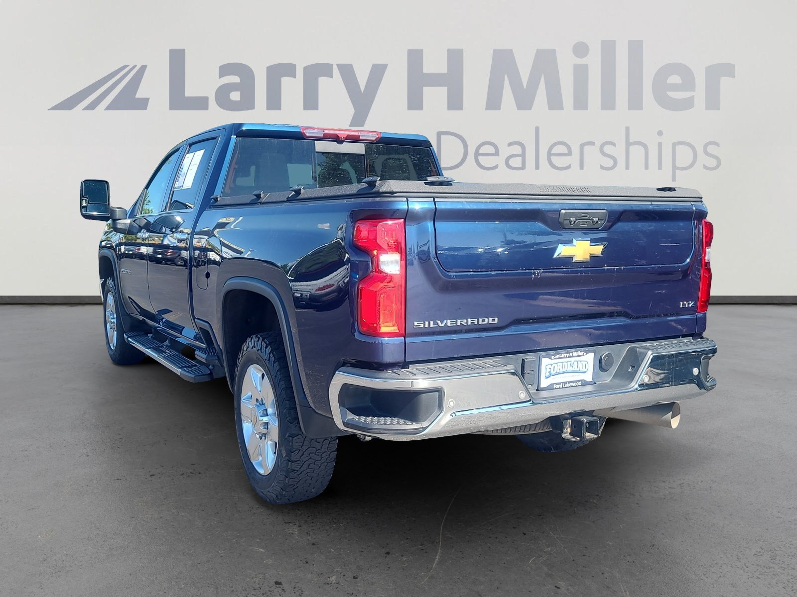 Used 2022 Chevrolet Silverado 2500 LTZ w/ LTZ Plus Package AWD/4WD image 3