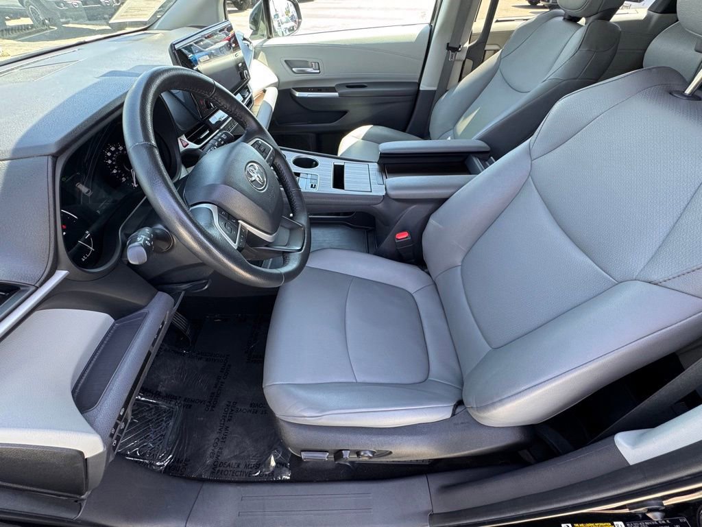 Used 2024 Toyota Sienna XLE image 18