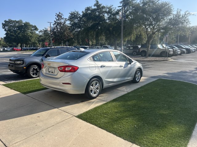 Used 2017 Chevrolet Cruze LT w/ Convenience Package FWD image 4