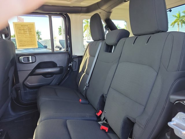 Used 2019 Jeep Wrangler Unlimited Sahara image 12